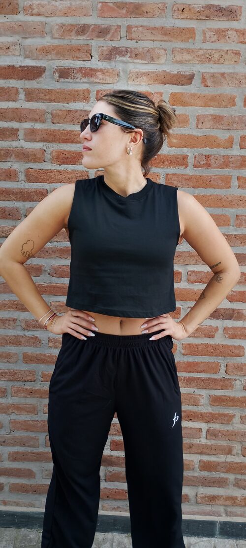 Músculosa Crop Negra