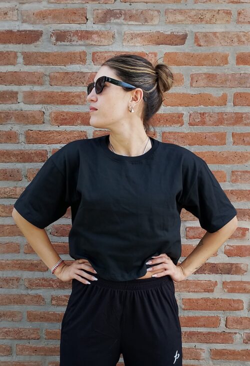 Remera Crop Oversize Negra