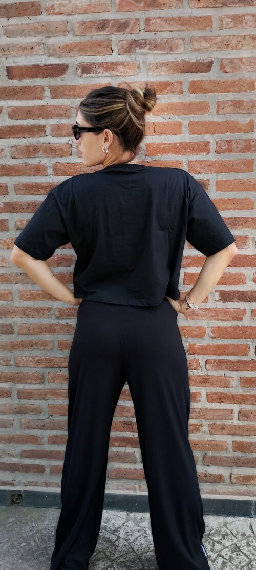 Remera Crop Oversize Negra - Imagen 3